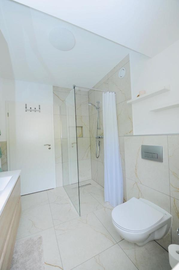 Neu - Premium-Ferienhaus Mosel-Sonne Трабен-Трарбах Екстериор снимка